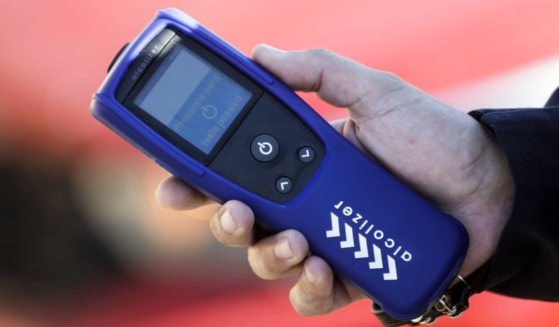PRF começa a usar bafômetro que detecta pela respiração se motorista consumiu álcool