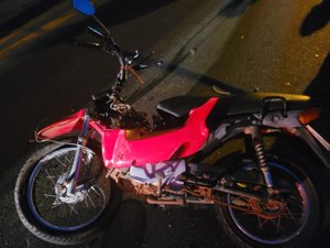 Colisão entre carro e motocicleta em Feira Grande deixa uma vítima