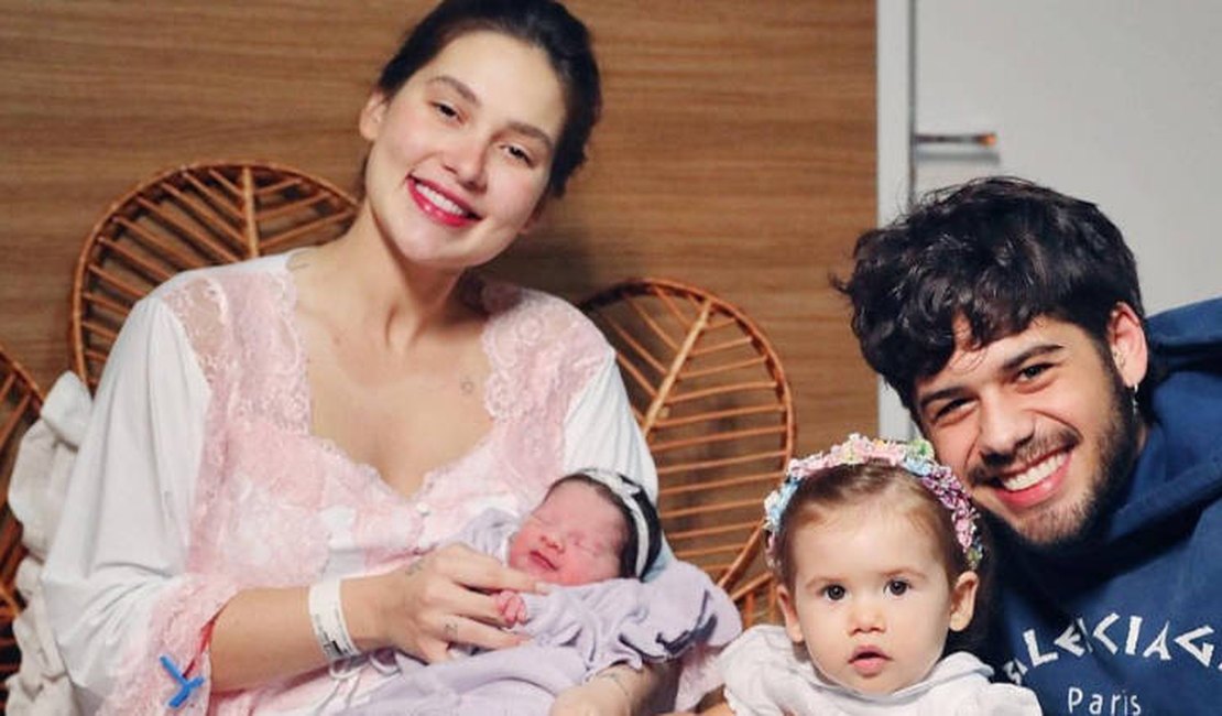 Virginia Fonseca e Zé Felipe divulgam 1ª foto da família após nascimento de Maria Flor