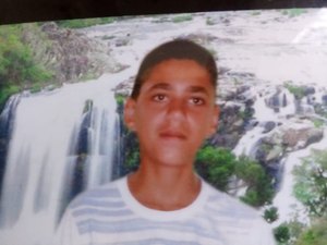 Mãe procura por adolescente de 17 anos desaparecido em Joaquim Gomes