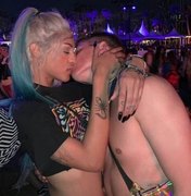 Pabllo Vittar surge beijando gringo em festival nos EUA