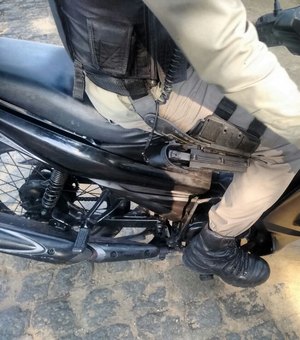 Mulher compra moto por R$ 300 e acaba presa por receptação