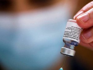 Pfizer: médicos britânicos pedem redução no intervalo entre as doses