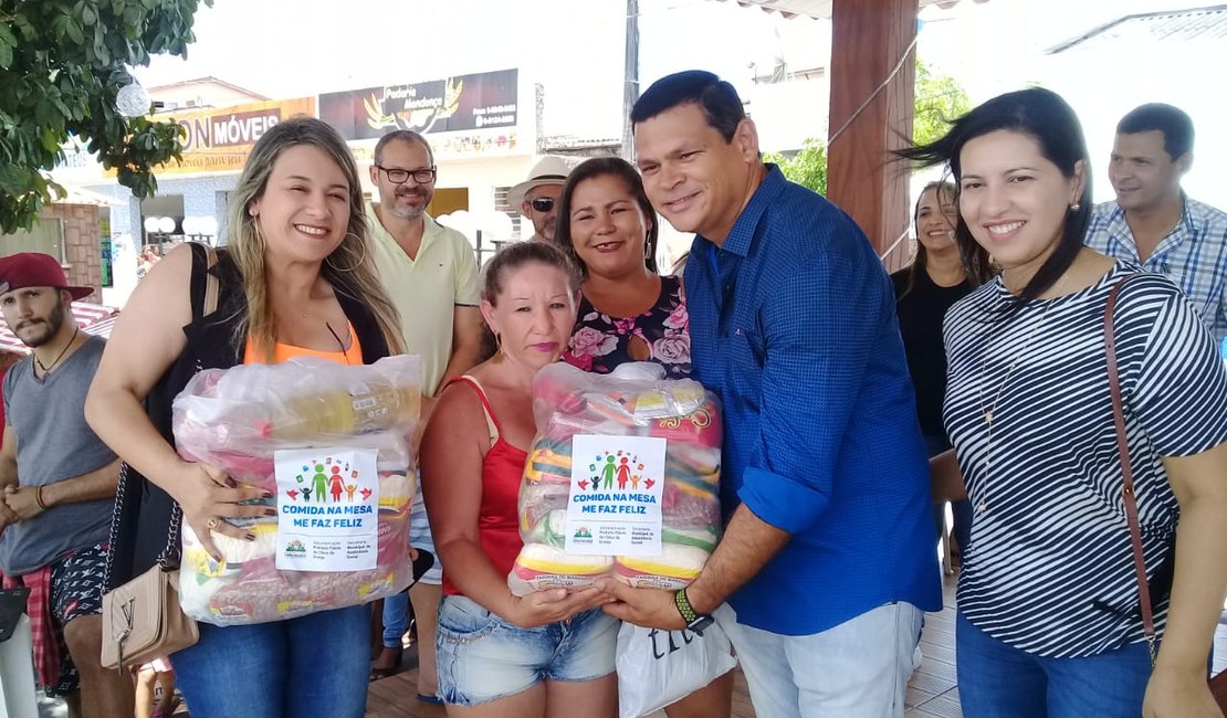 Ação em Feira Grande entrega cestas básicas a multidão