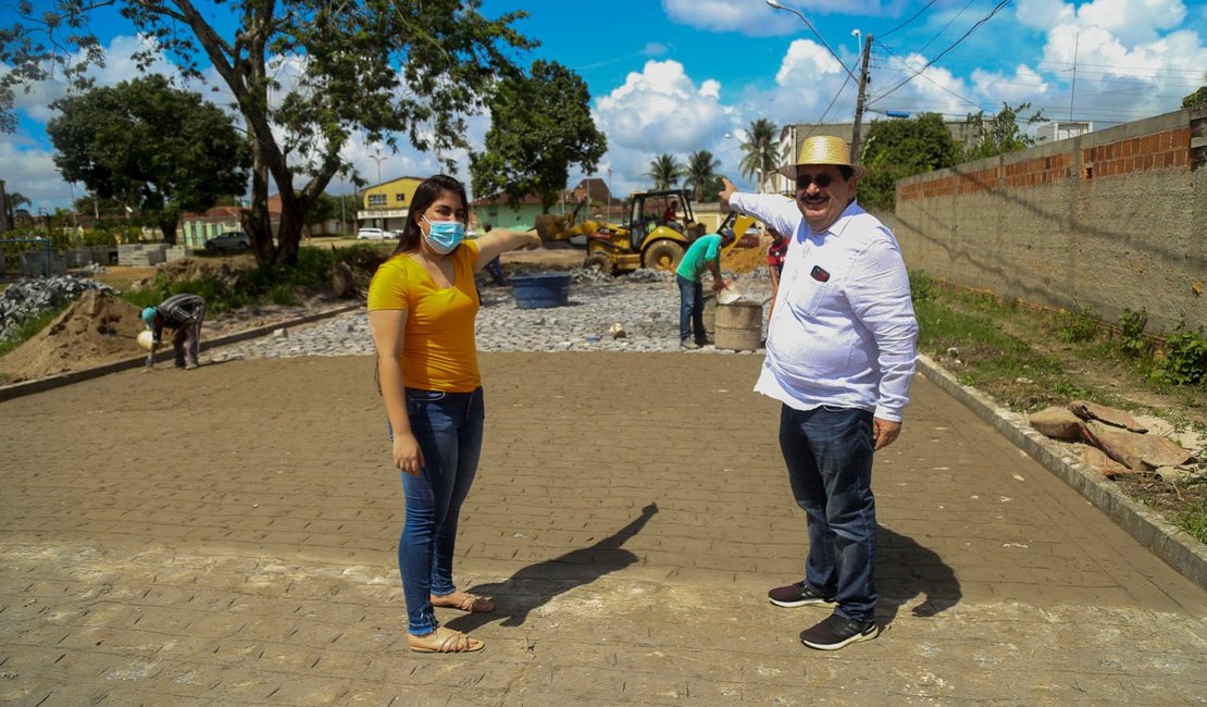 Conjunto Vila Rica: Gilberto Gonçalves fiscaliza obras de drenagem em Rio Largo