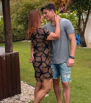 Mãe de Neymar não sabia que namorado, Tiago Ramos, é bissexual