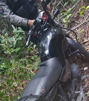 Motocicleta roubada é encontrada em matagal na parte alta da capital