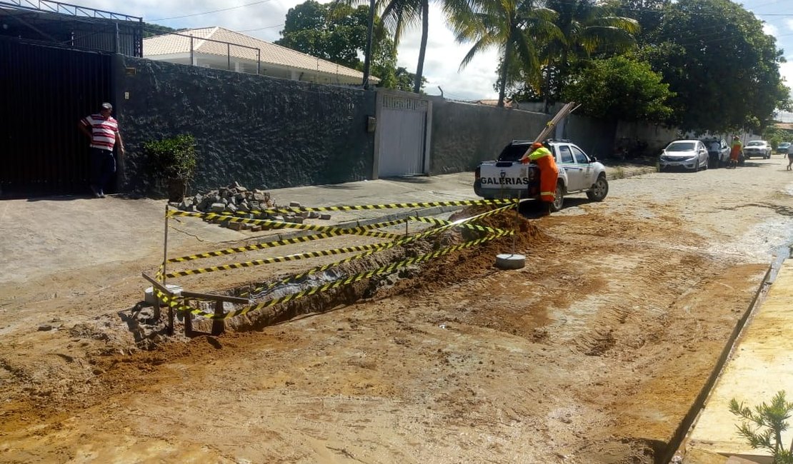 Obra de drenagem é realizada no bairro do Ouro Preto, em Maceió