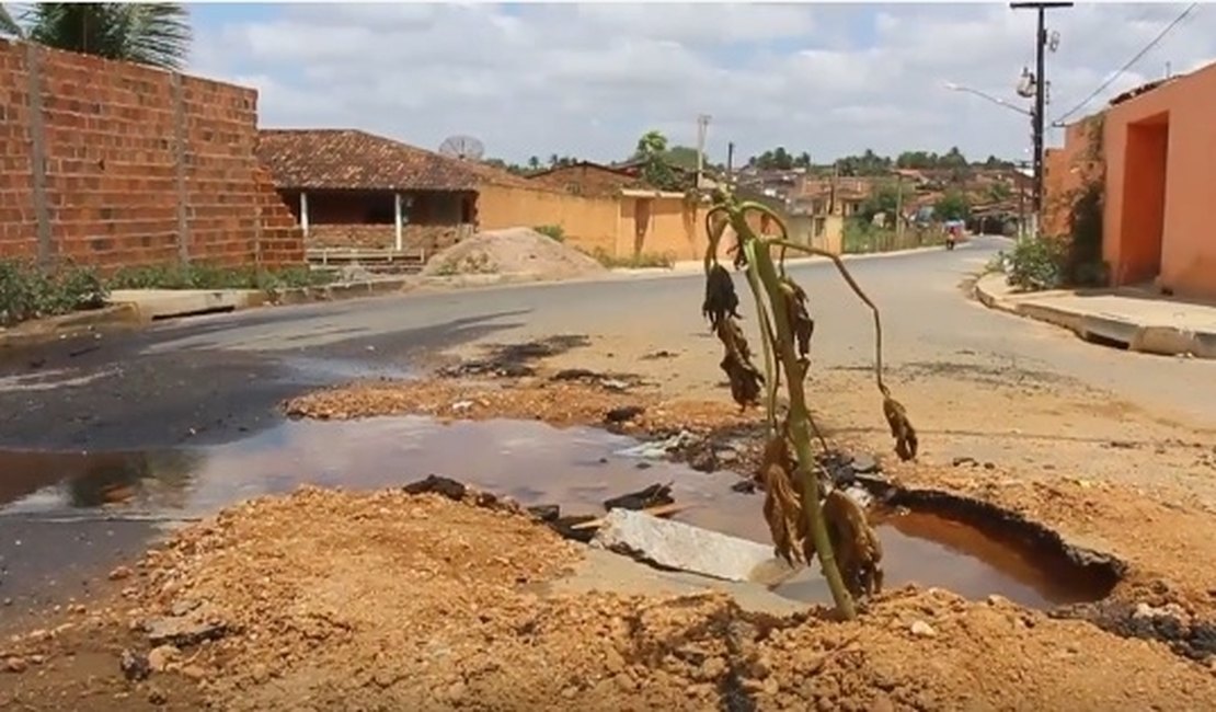 Vazamentos de água em bairros de Arapiraca revoltam moradores