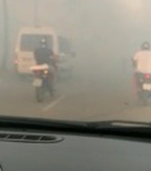 [Vídeo] Fumaça invade pista e assusta motoristas em acesso a Maceió