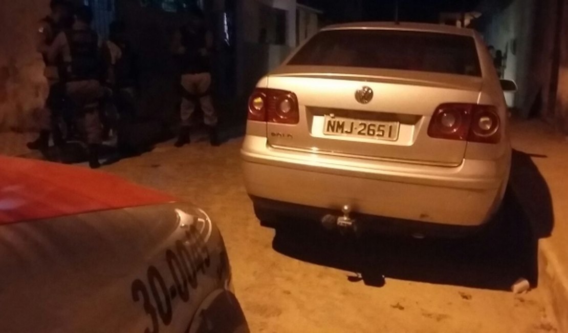 PM apreende veículo suspeito de ser utilizado em assalto a casal na capital