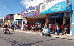 População do Agreste se aglomera em filas de bancos e lotéricas