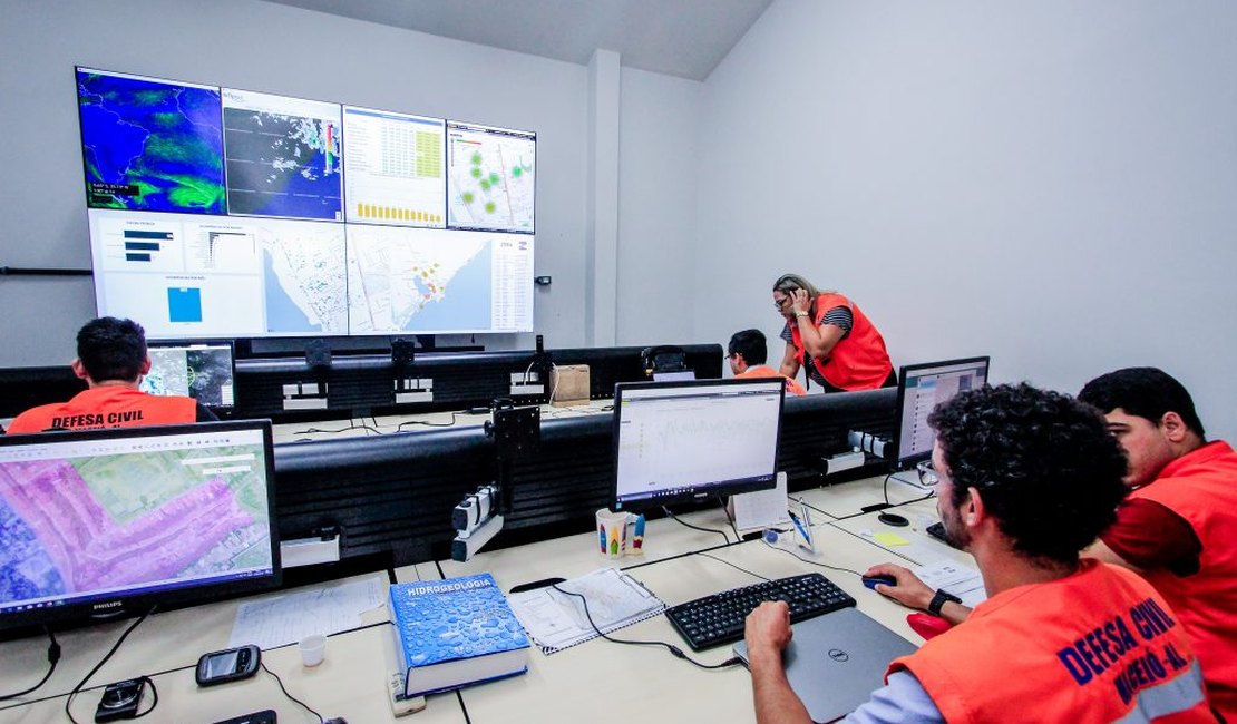 Defesa Civil monitora chuvas em Maceió, nesta terça-feira (09)