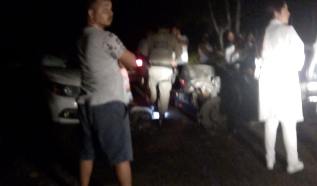 Colisão entre carros deixa três feridos na AL-105, em Boca da Mata