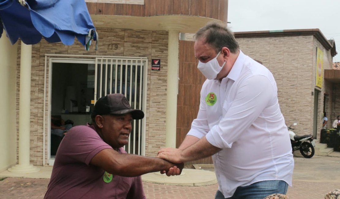 Candidato Luciano Barbosa vai a tradicional feira livre de Arapiraca