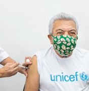 Com máscara do Cebolinha, Mauricio de Sousa é vacinado contra Covid-19