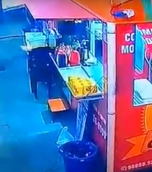 Vídeo mostra arrastão a clientes de churrasquinho na Santa Lúcia, em Maceió