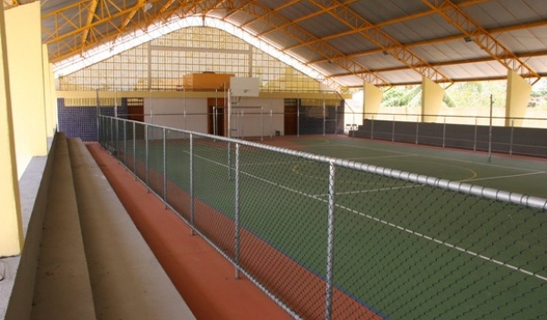 Governo inaugura ginásio esportivo em escola estadual do interior