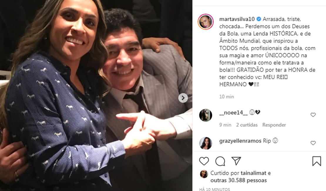 Jogadora Marta presta homenagem a Maradona nas redes sociais