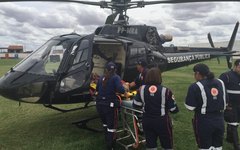 Mulher sofre AVC e é levada de helicóptero para o HGE