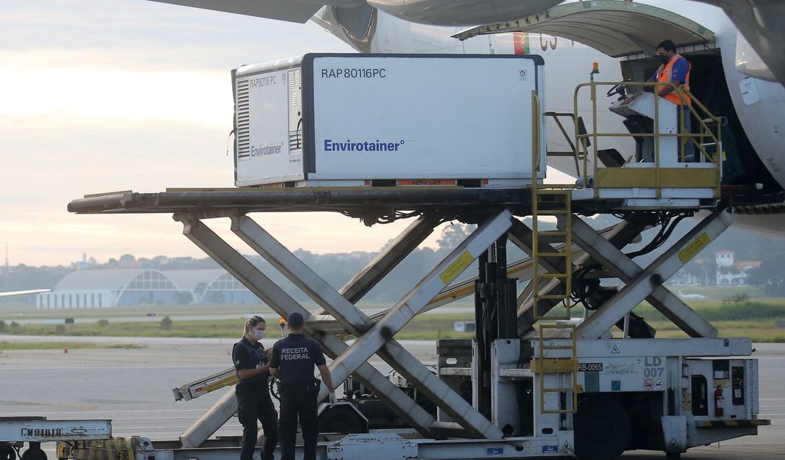 Butantan recebe matéria-prima para 8 milhões de doses de vacina contra a Covid-19
