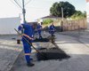 Ruas e avenidas no bairro do Farol recebem operação tapa-buraco