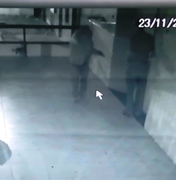 [Vídeo] Assaltante rouba funcionários do Bar do Caldinho, em Arapiraca