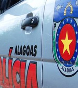 Polícia aprende rifle em veículo de jovem na parte alta de Maceió 