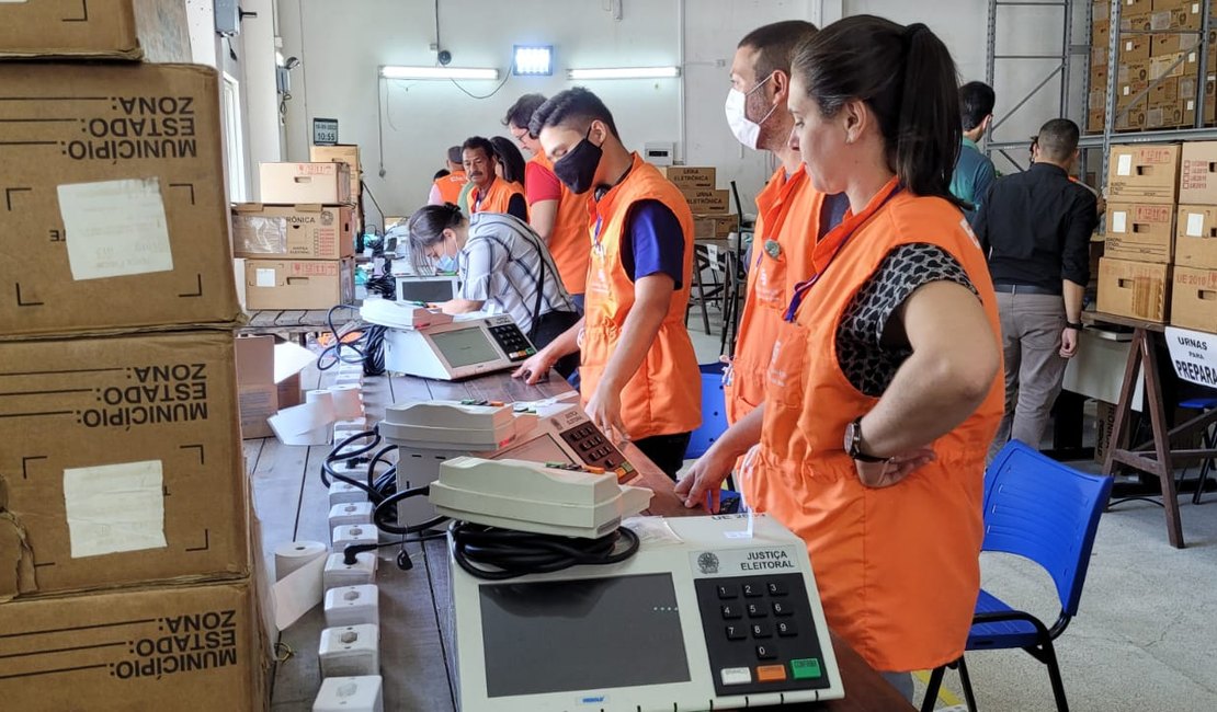 TRE Alagoas inicia preparação de aproximadamente 8 mil urnas eletrônicas