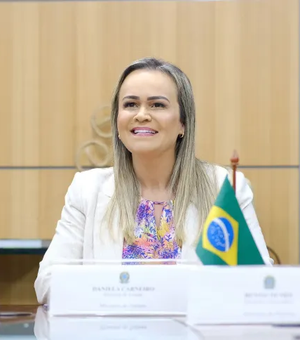 MP abre investigação sobre gastos da ministra Daniela Carneiro na campanha eleitoral
