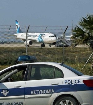 Homem sequestra avião egípcio e desvia para o Chipre