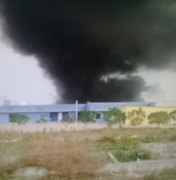 [Vídeo]Incêndio atinge fábrica localizada as margens da AL 220 em Limoeiro de Anadia