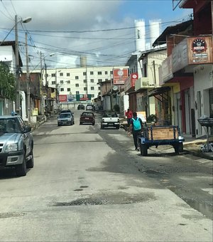 Obra inacabada da Casal causa transtornos a motoristas em Maceió