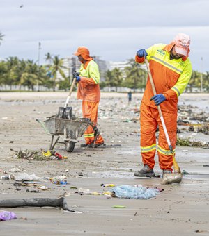Desde janeiro, Desenvolvimento Sustentável recolheu mais de 3.400 toneladas de lixo nas praias da capital