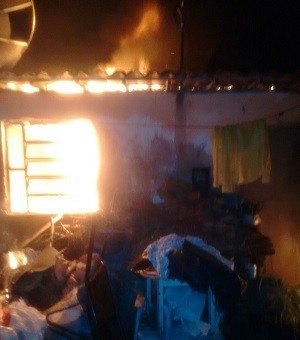 Morador usa vela para iluminar residência e acaba provocando incêndio