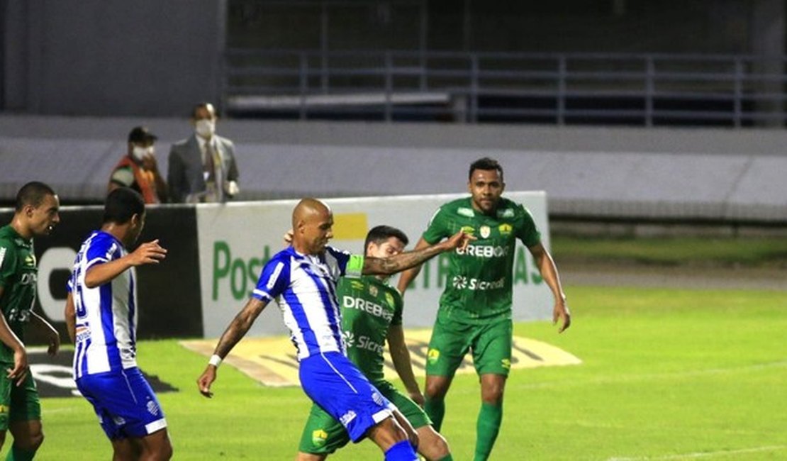 CSA perde de virada para o Cuiabá e se afunda na lanterna