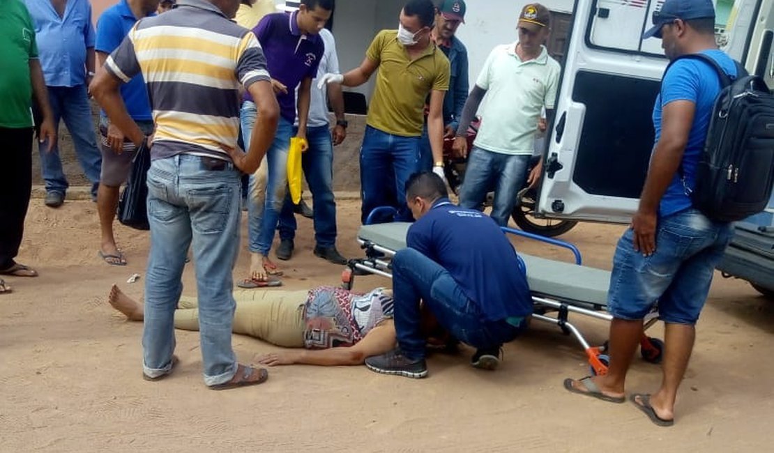 Mulher fica ferida em colisão de moto com cachorro em Feira Grande no Agreste de Alagoas