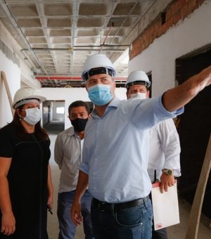Hospital do Alto Sertão: obra será entregue em cinco meses, afirma Renan Filho