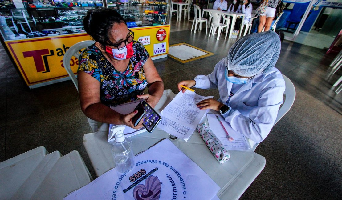 Maceió Rosa: mulheres participam de ação no Terminal Rodoviário