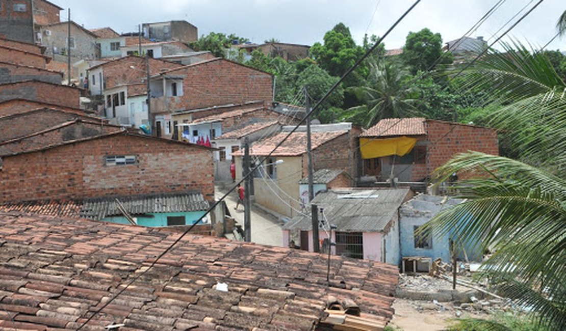 Suspeito de tráfico de drogas troca tiros com a polícia e morre no HGE