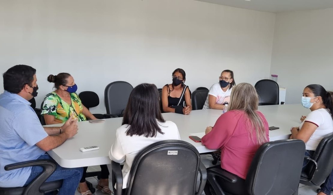 Thiago ML recebe ambulantes em seu gabinete e critica remoção para o Parque Ceci Cunha