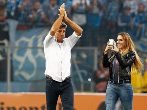 Grêmio ganhou Copa do Brasil com polêmica e Gaúcho renova por R$ 500 mil/mês