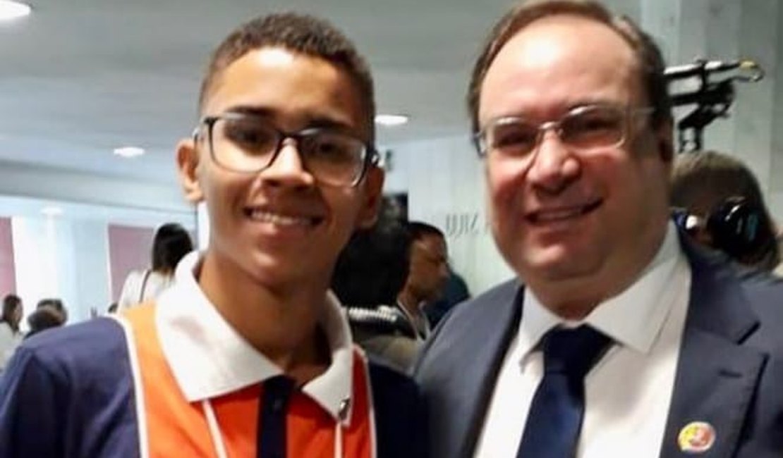 Com melhor redação, alagoano toma posse no Senado