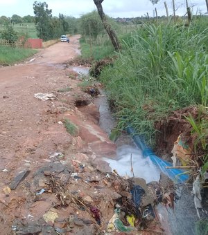 [Vídeo]Tubulação estourada desperdiça água há dois dias na zona rural de Arapiraca