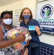 Programa Canoa Solidária beneficia famílias com a entrega de cestas básicas