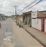 Colisão entre carros deixa mulher com corte no rosto, em Maceió