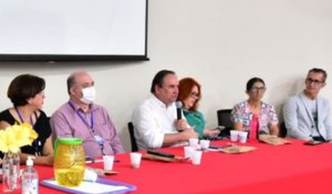 Em conferência, prefeito destaca papel da Ufal no desenvolvimento do Agreste