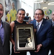CBF agradece Marta por dia inesquecível na Casa do Futebol Brasileiro