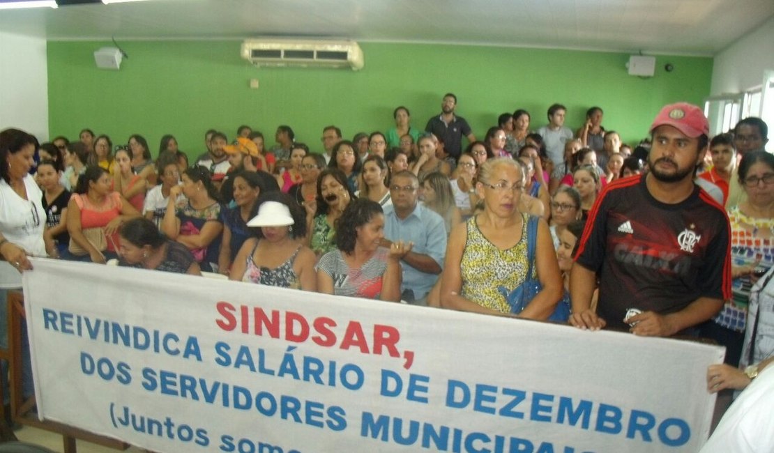 Servidores municipais fazem nova manifestação em Arapiraca