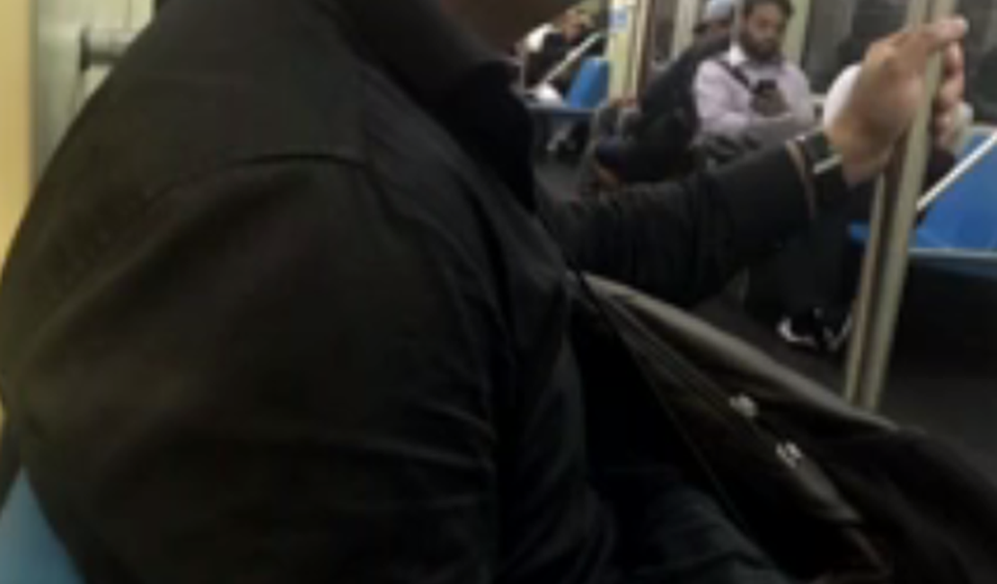 Exército expulsa militar flagrado em vídeo se masturbando no metrô